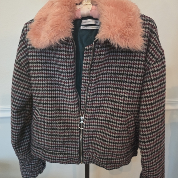 🎀Urban Outfitters Houndstooth Bomber Jacket with Pink Faux Fur Collar - Picture 2 of 4